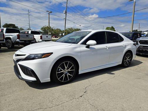 2024 Toyota Camry Hybrid SE