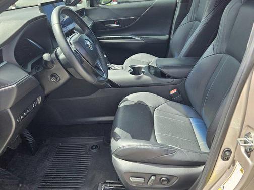 2023 Toyota Venza LE