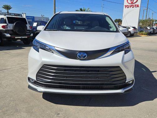 2025 Toyota Sienna XLE