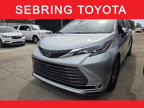 2025 Toyota Sienna Platinum