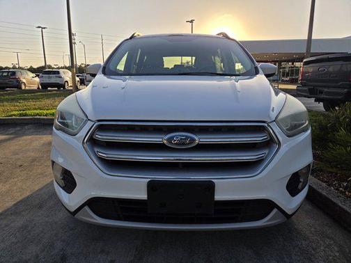White Platinum Metallic Tri-Coat 2017 Ford Escape SE