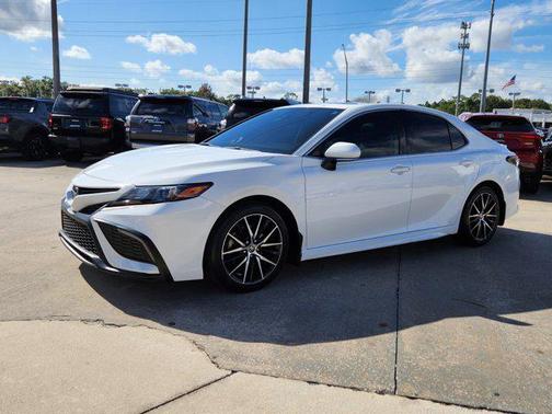 2022 Toyota Camry SE