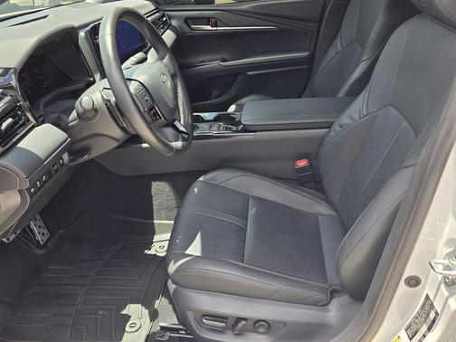 Wind Chill Pearl/Midnight Black Metallic 2025 Toyota Camry XSE
