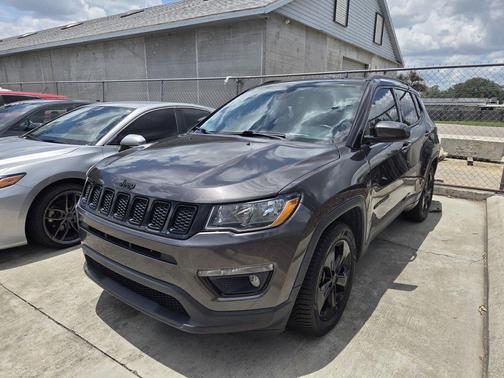 Granite Crystal Metallic Clearcoat 2018 Jeep Compass Latitude