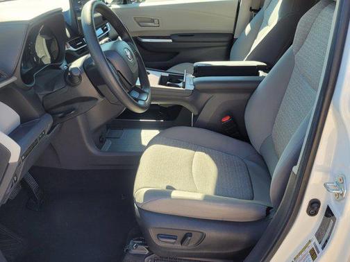 Ice 2024 Toyota Sienna LE