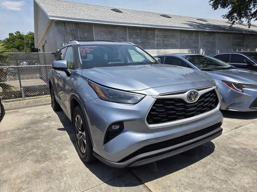 Moon Dust 2022 Toyota Highlander XLE