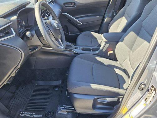 2025 Toyota Corolla Cross LE