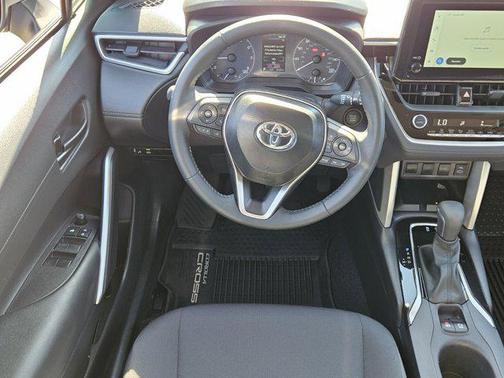 2025 Toyota Corolla Cross LE