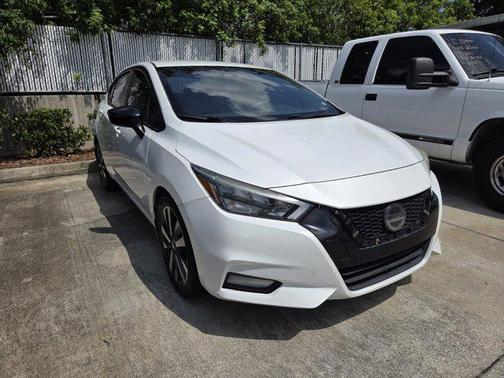 Aspen White TriCoat Pearl 2020 Nissan Versa 1.6 S