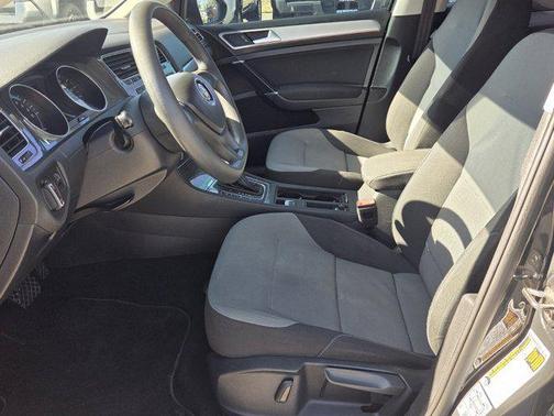 2016 Volkswagen e-Golf SE