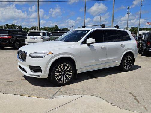 2021 Volvo XC90 T6 Momentum