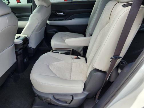 2026 Toyota Grand Highlander Hybrid Limited MAX