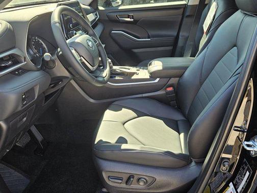 2026 Toyota Highlander Hybrid XLE