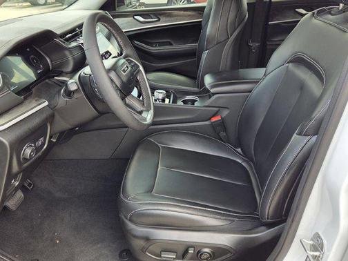 Bright White Clearcoat 2024 Jeep Grand Cherokee Limited