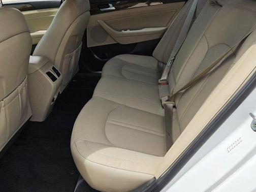 2016 Hyundai SONATA Hybrid Limited