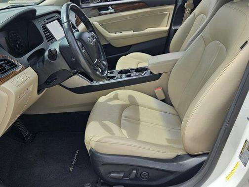 2016 Hyundai SONATA Hybrid Limited
