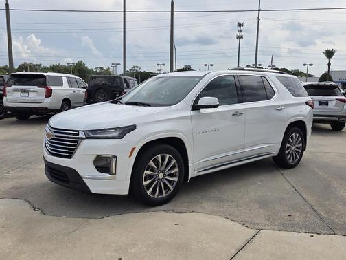 Summit White 2022 Chevrolet Traverse Premier