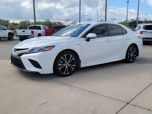 2020 Toyota Camry SE