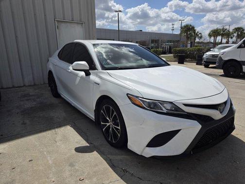 2020 Toyota Camry SE