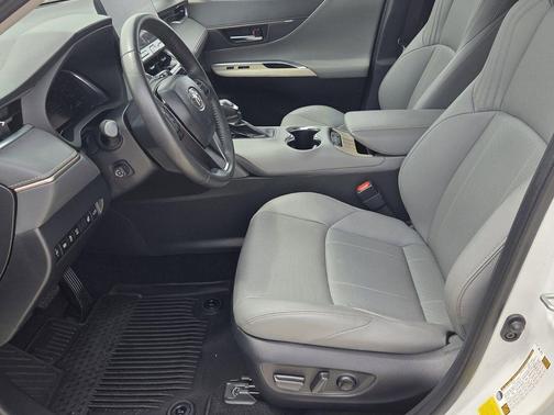 Wind Chill Pearl 2024 Toyota Venza Limited