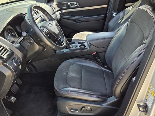 Ingot Silver 2018 Ford Explorer XLT