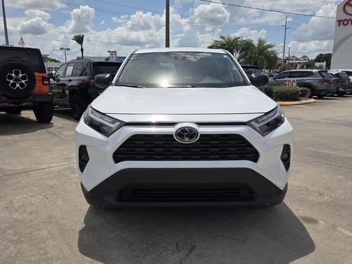 Ice 2025 Toyota RAV4 LE
