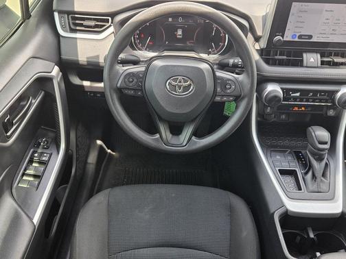 Ice 2025 Toyota RAV4 LE