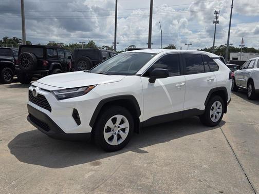 Ice 2025 Toyota RAV4 LE