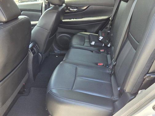 Brilliant Silver Metallic 2019 Nissan Rogue SL
