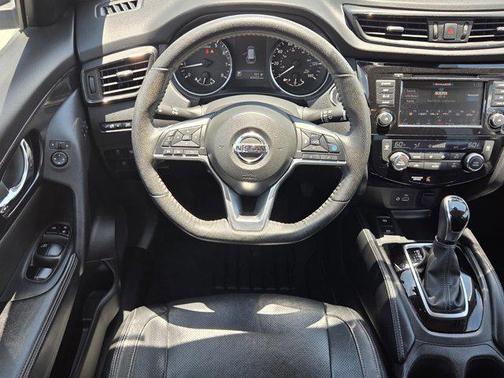 Brilliant Silver Metallic 2019 Nissan Rogue SL