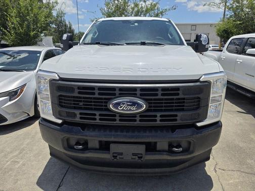 Oxford White 2024 Ford F-250 XL