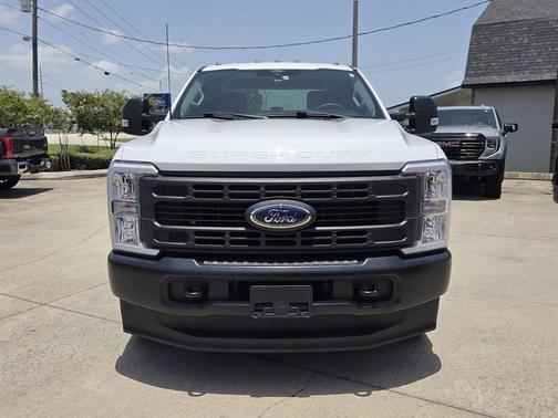 Oxford White 2024 Ford F-250 XL