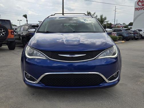 Ocean Blue Metallic 2019 Chrysler Pacifica Limited