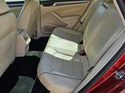 2018 Volkswagen Passat 2.0T R-Line
