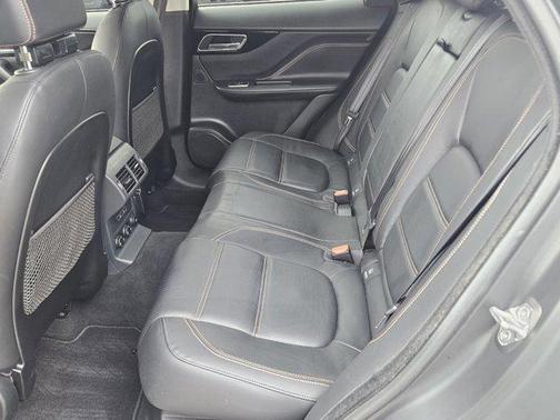 2018 Jaguar F-PACE 25t Prestige