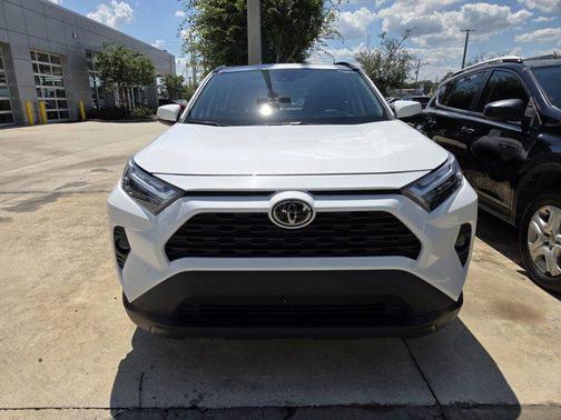 Ice Cap 2025 Toyota RAV4 XLE