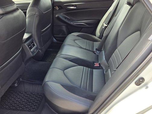 2022 Toyota Avalon Hybrid XSE