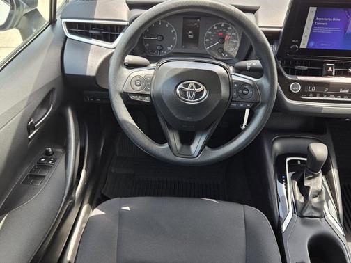 Ice 2025 Toyota Corolla LE
