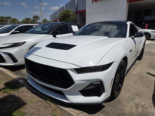 Oxford White 2025 Ford Mustang GT