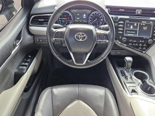 2020 Toyota Camry Hybrid XLE