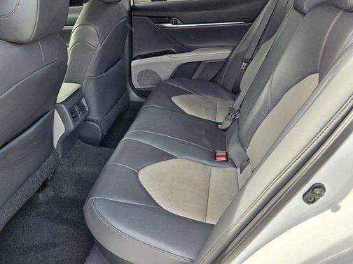 2020 Toyota Camry Hybrid XLE