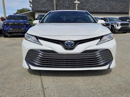 2020 Toyota Camry Hybrid XLE