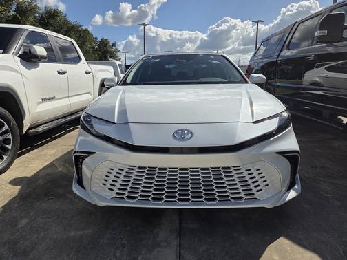 Wind Chill Pearl 2025 Toyota Camry XSE