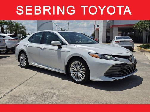 Pearl 2018 Toyota Camry Hybrid XLE