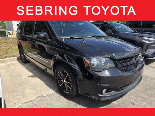 Black Onyx Crystal Pearlcoat 2017 Dodge Grand Caravan GT