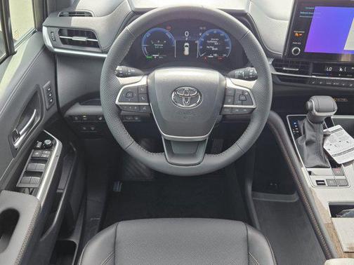 2025 Toyota Sienna Platinum 7 Passenger