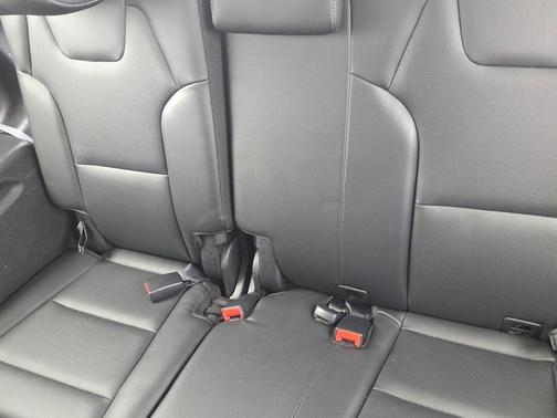 Everlasting Silver 2022 Kia Telluride LX