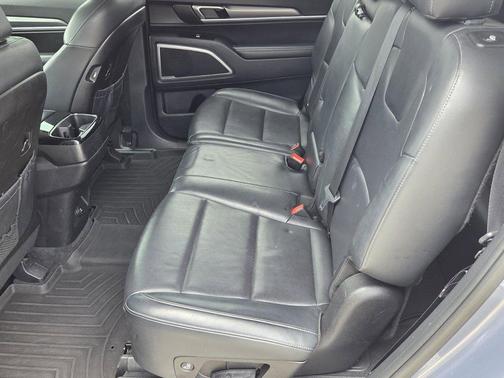 Everlasting Silver 2022 Kia Telluride LX