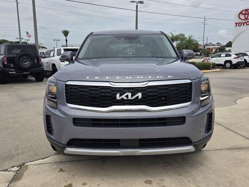 Everlasting Silver 2022 Kia Telluride LX