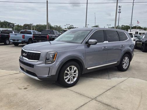 Everlasting Silver 2022 Kia Telluride LX